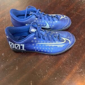 Nike blue indoor soccer shoes youth 6